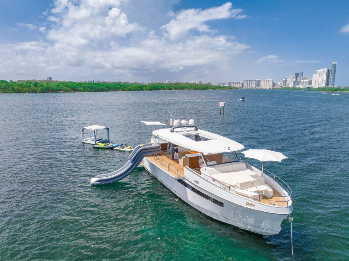 69′ Astondoa Top Deck