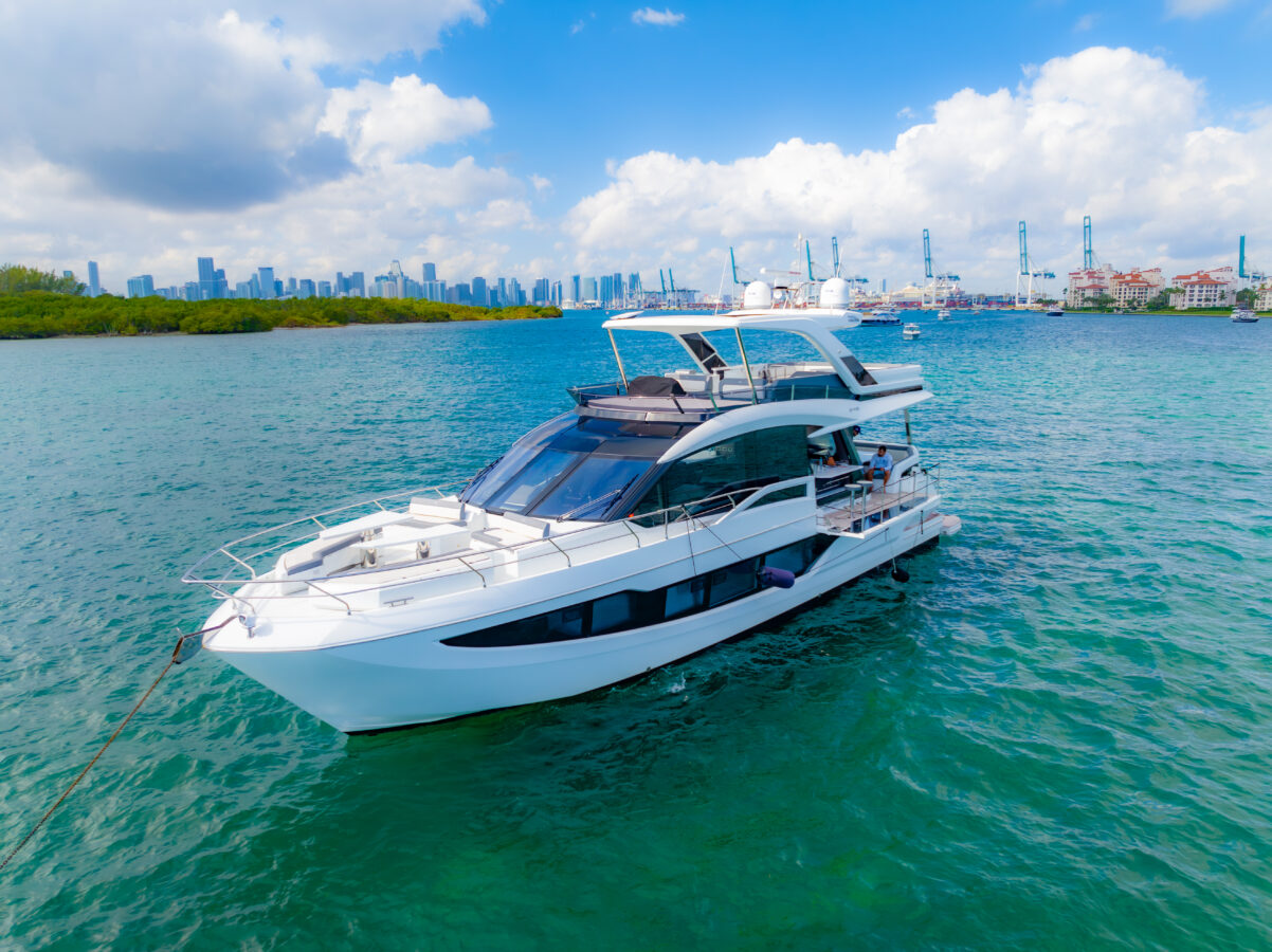70´ GALEON FLYBRIDGE